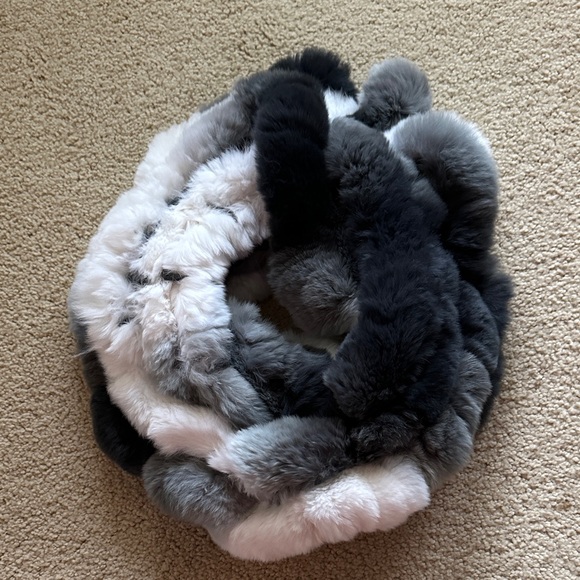 Genuine Rabbit Fur Infinity Scarf - Picture 3 of 3